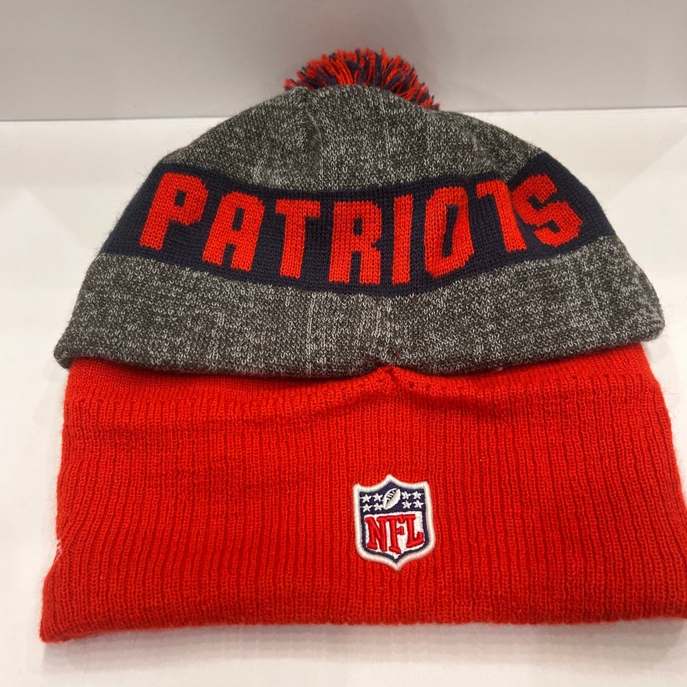 New Era Patriots Beanie Mens‎ OSFM Red Grey NFL Knit Pom Cuffed Hat